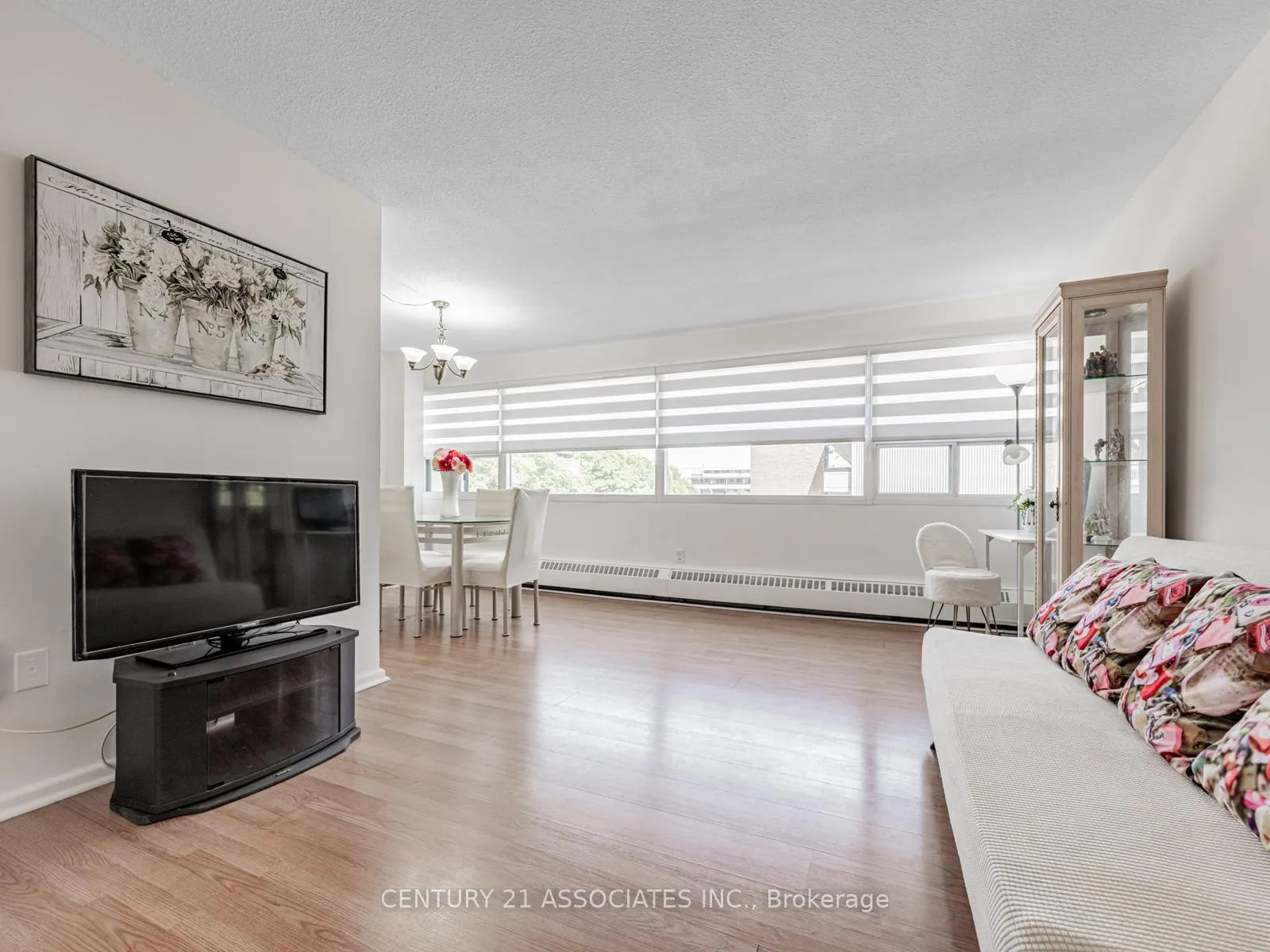 Photo 13 of Unit 402, 100 Leeward Glenway, Toronto, Flemingdon Park — HOMEH