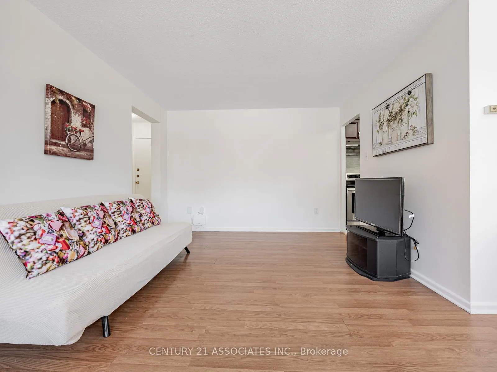 Photo 15 of Unit 402, 100 Leeward Glenway, Toronto, Flemingdon Park — HOMEH