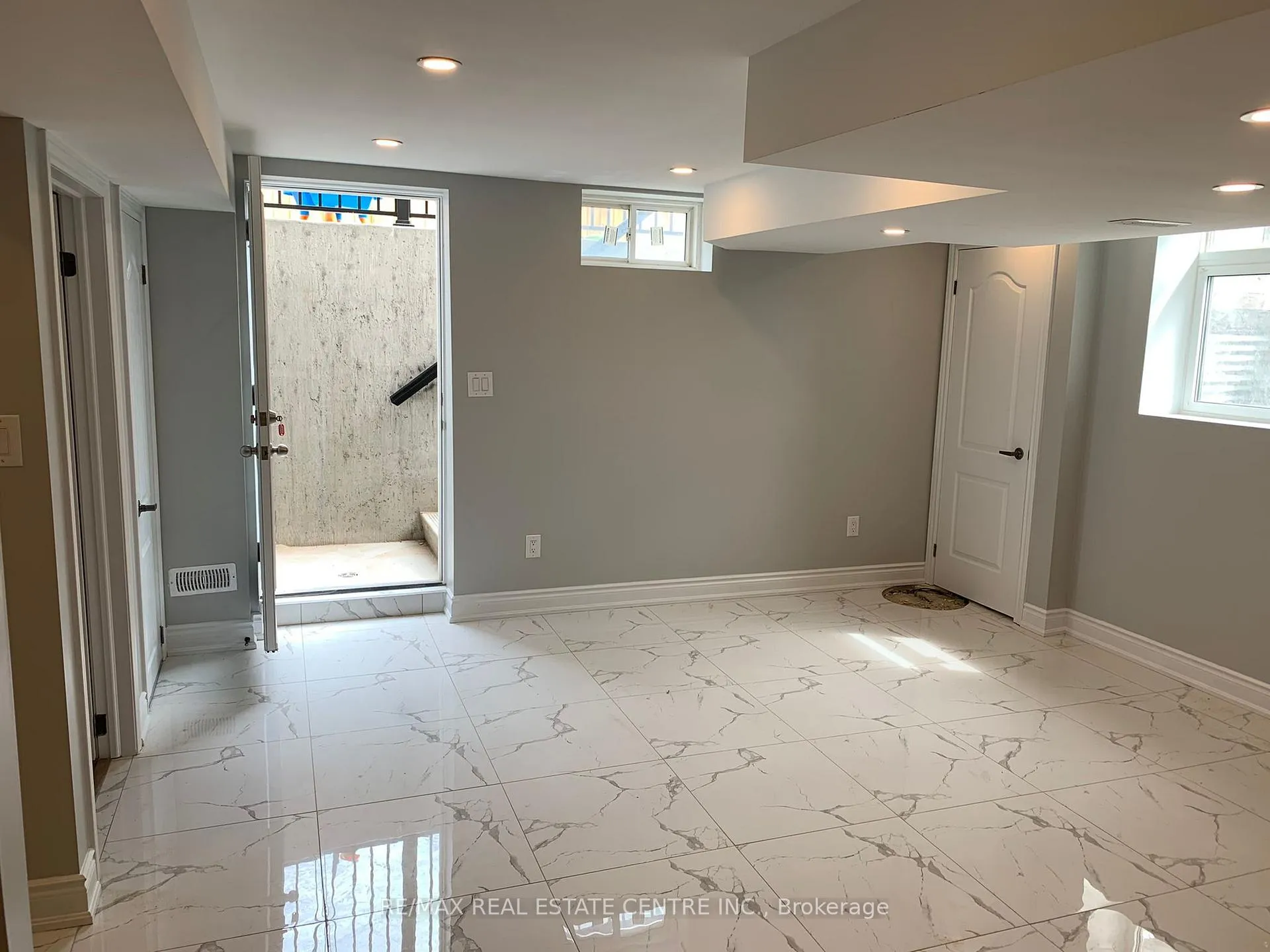 Photo 3 of Unit Bsmt, 362 Remembrance Road, Brampton, Northwest Brampton — HOMEH