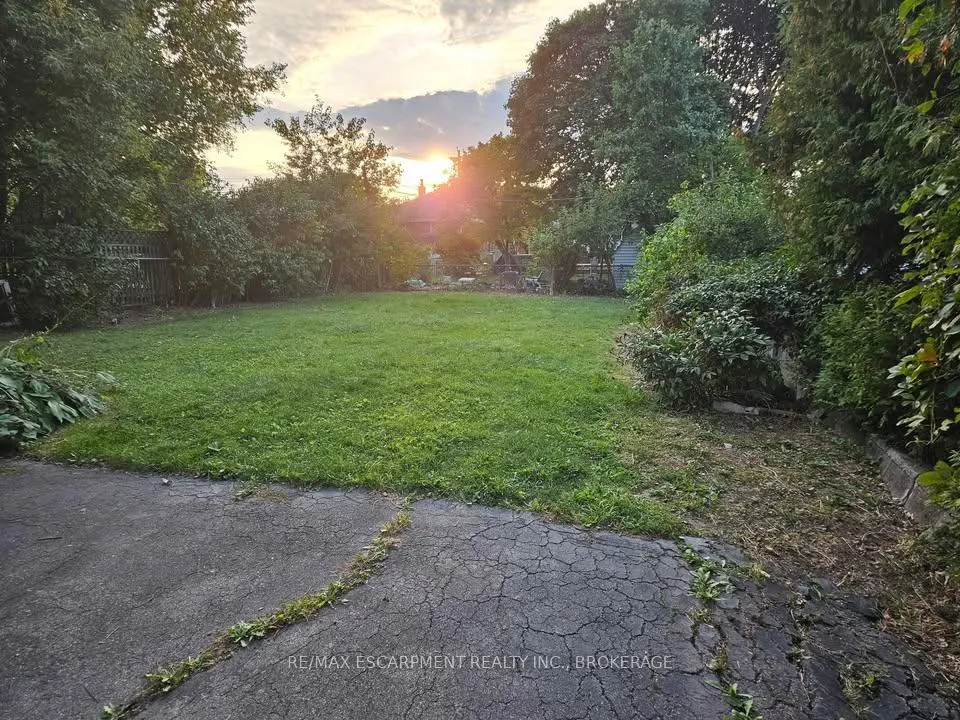 Photo 13 of Unit Lower, 320 East 19th Street, Hamilton, Hill Park — HOMEH