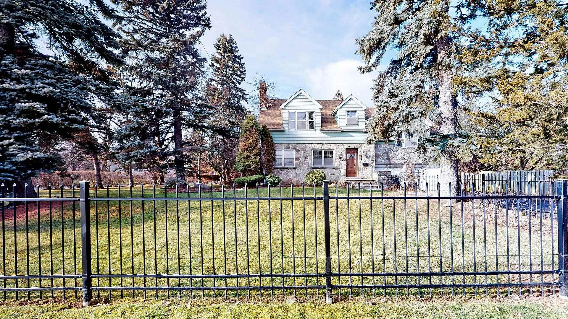 Photo 3 of 2 Sandringham Drive, Toronto, Bedford Park-Nortown — HOMEH