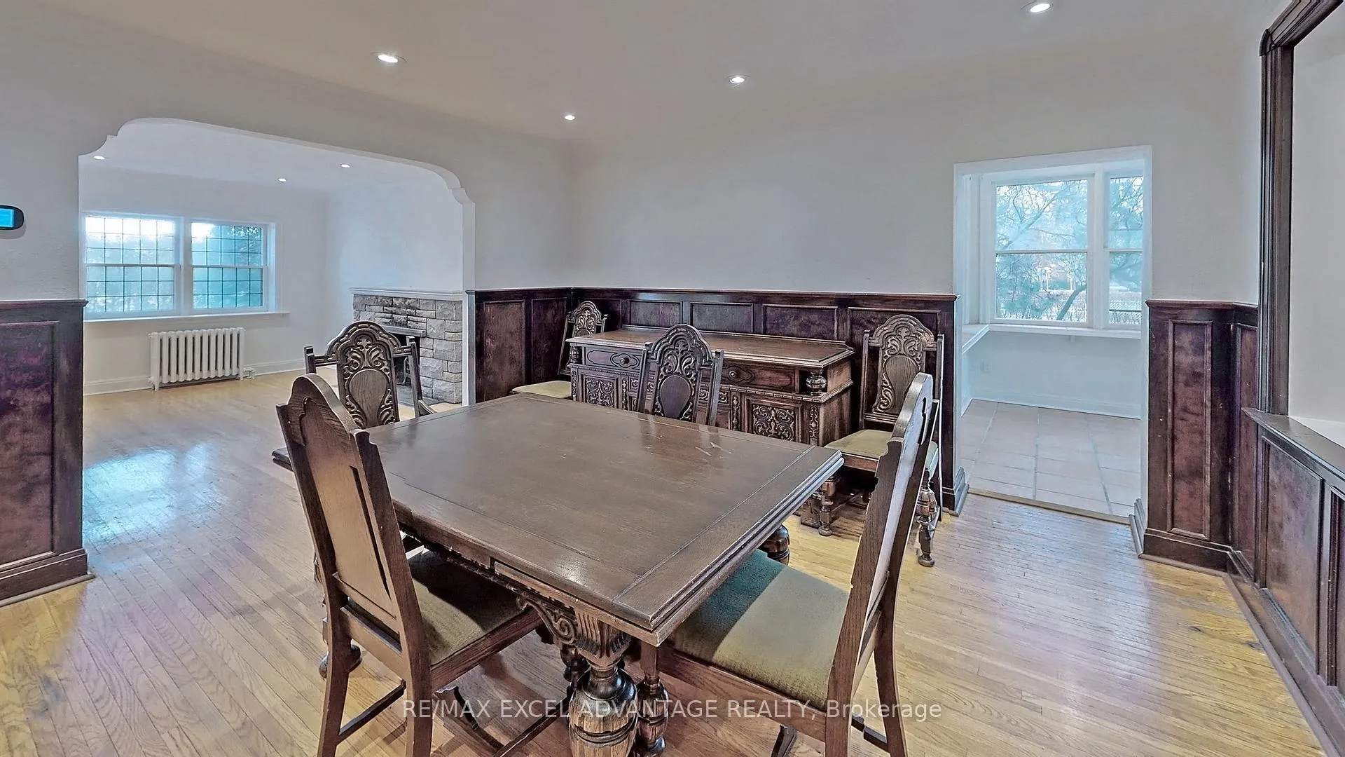 Photo 6 of 2 Sandringham Drive, Toronto, Bedford Park-Nortown — HOMEH