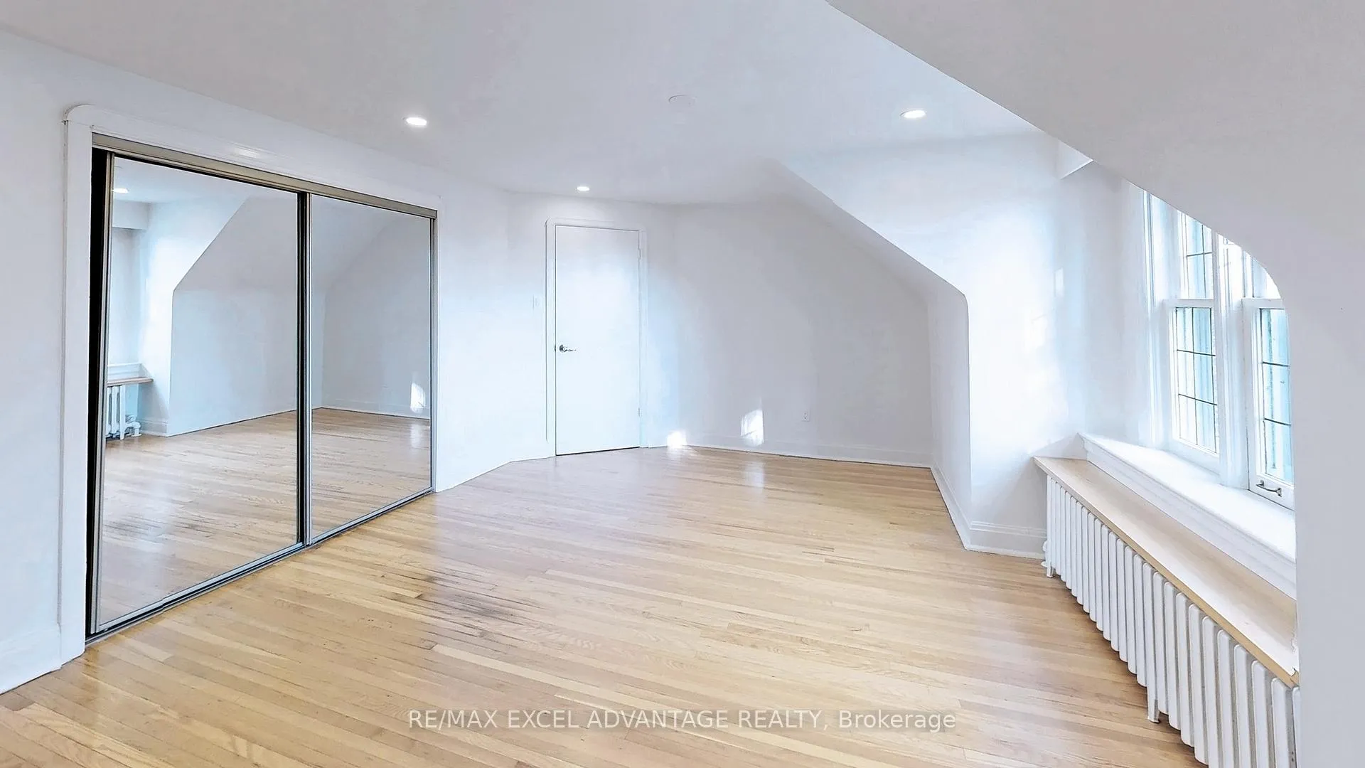 Photo 17 of 2 Sandringham Drive, Toronto, Bedford Park-Nortown — HOMEH
