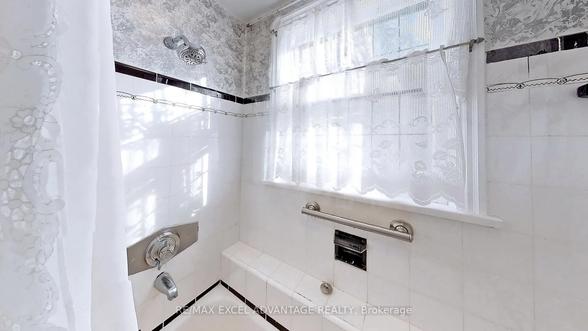 Photo 32 of 2 Sandringham Drive, Toronto, Bedford Park-Nortown — HOMEH