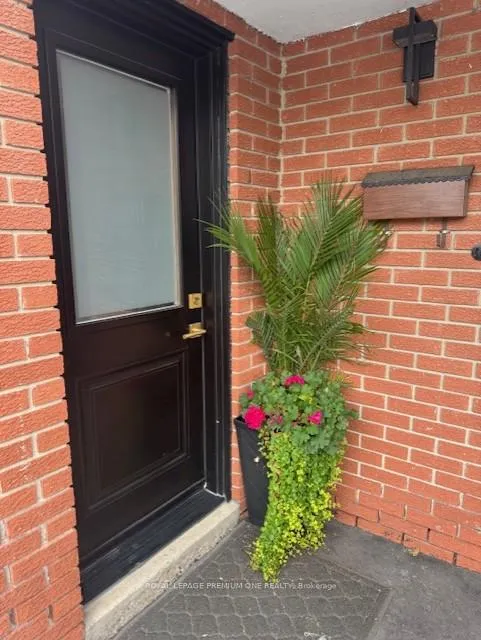Photo 1 of 14 Bramhall Court, Brampton, Madoc — HOMEH