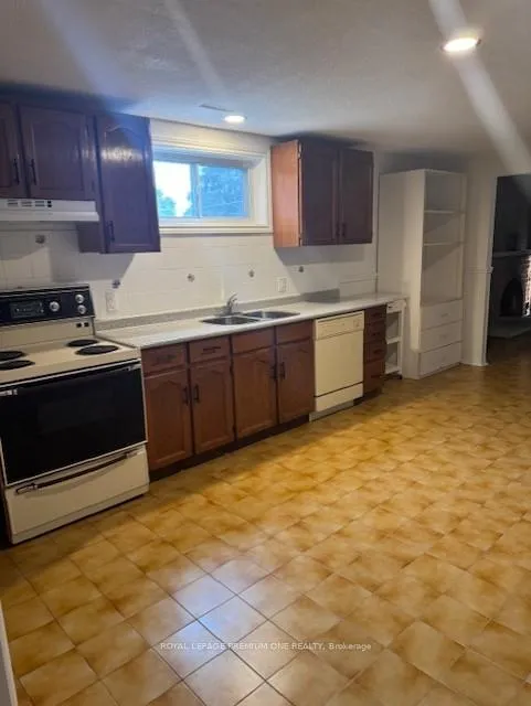 Photo 6 of 14 Bramhall Court, Brampton, Madoc — HOMEH