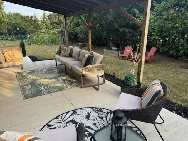 Photo 13 of 14 Bramhall Court, Brampton, Madoc — HOMEH