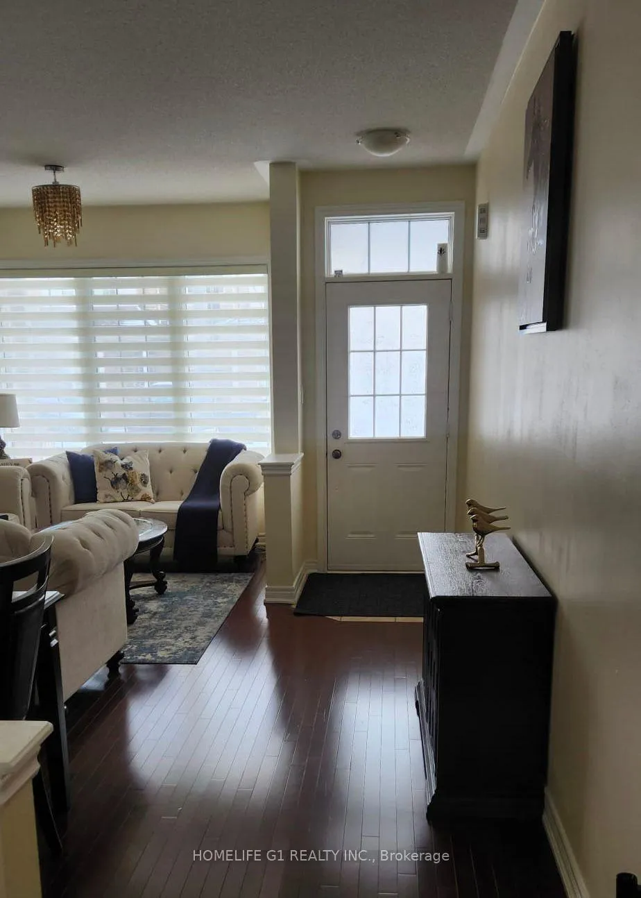 Photo 4 of 52 Seedland Crescent, Brampton, Sandringham-Wellington — HOMEH