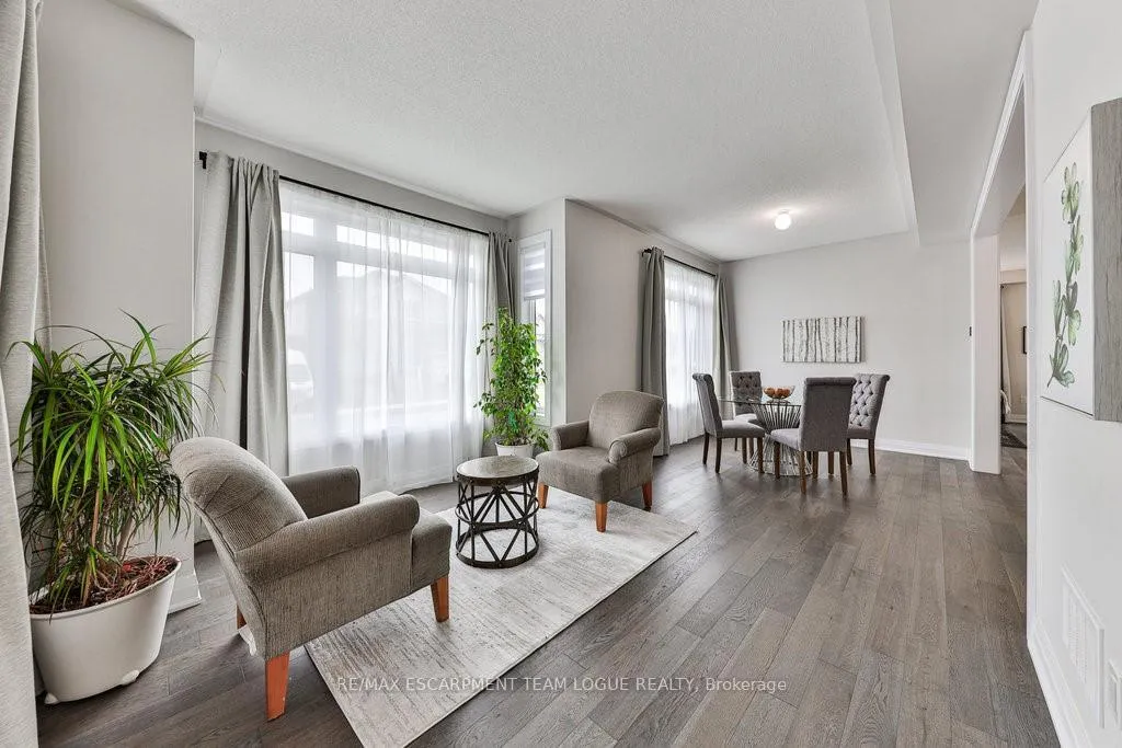Photo 8 of 3 Bentgrass Drive, Welland, Hwy 406/Welland — HOMEH