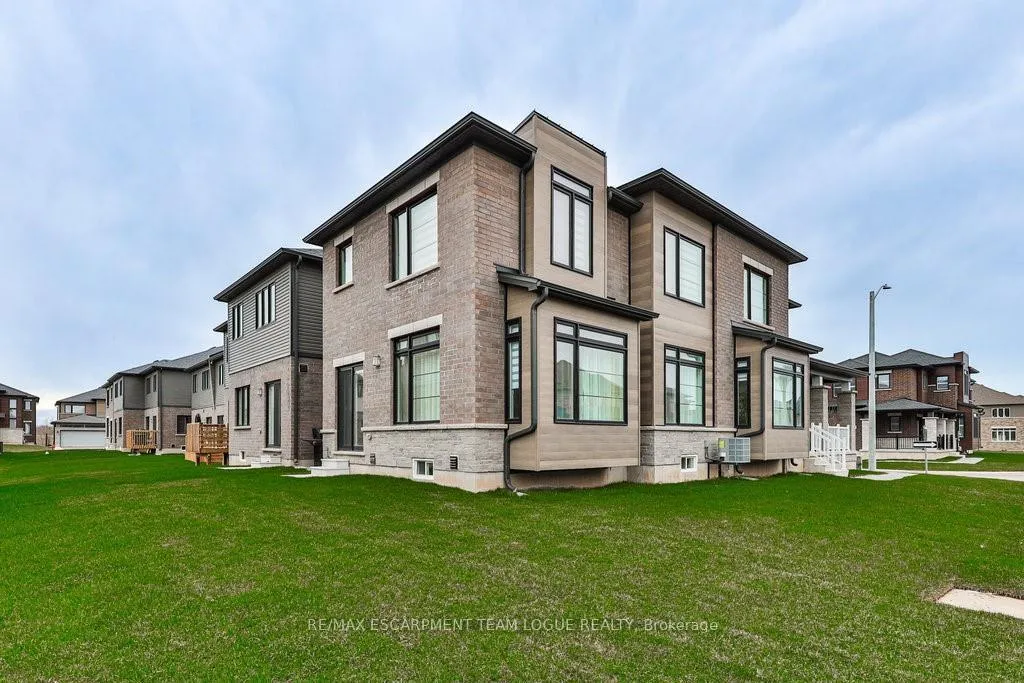 Photo 42 of 3 Bentgrass Drive, Welland, Hwy 406/Welland — HOMEH