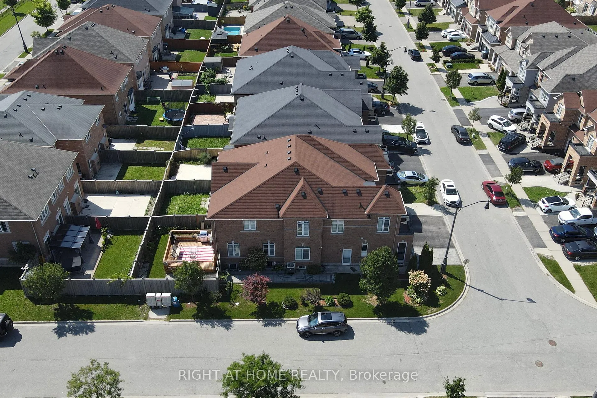 Photo 2 of Unit LOWER, 33 Wasaga Road, Brampton, Credit Valley — HOMEH
