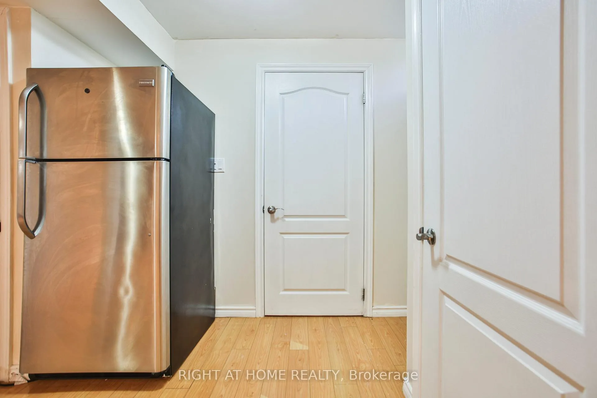 Photo 6 of Unit LOWER, 33 Wasaga Road, Brampton, Credit Valley — HOMEH