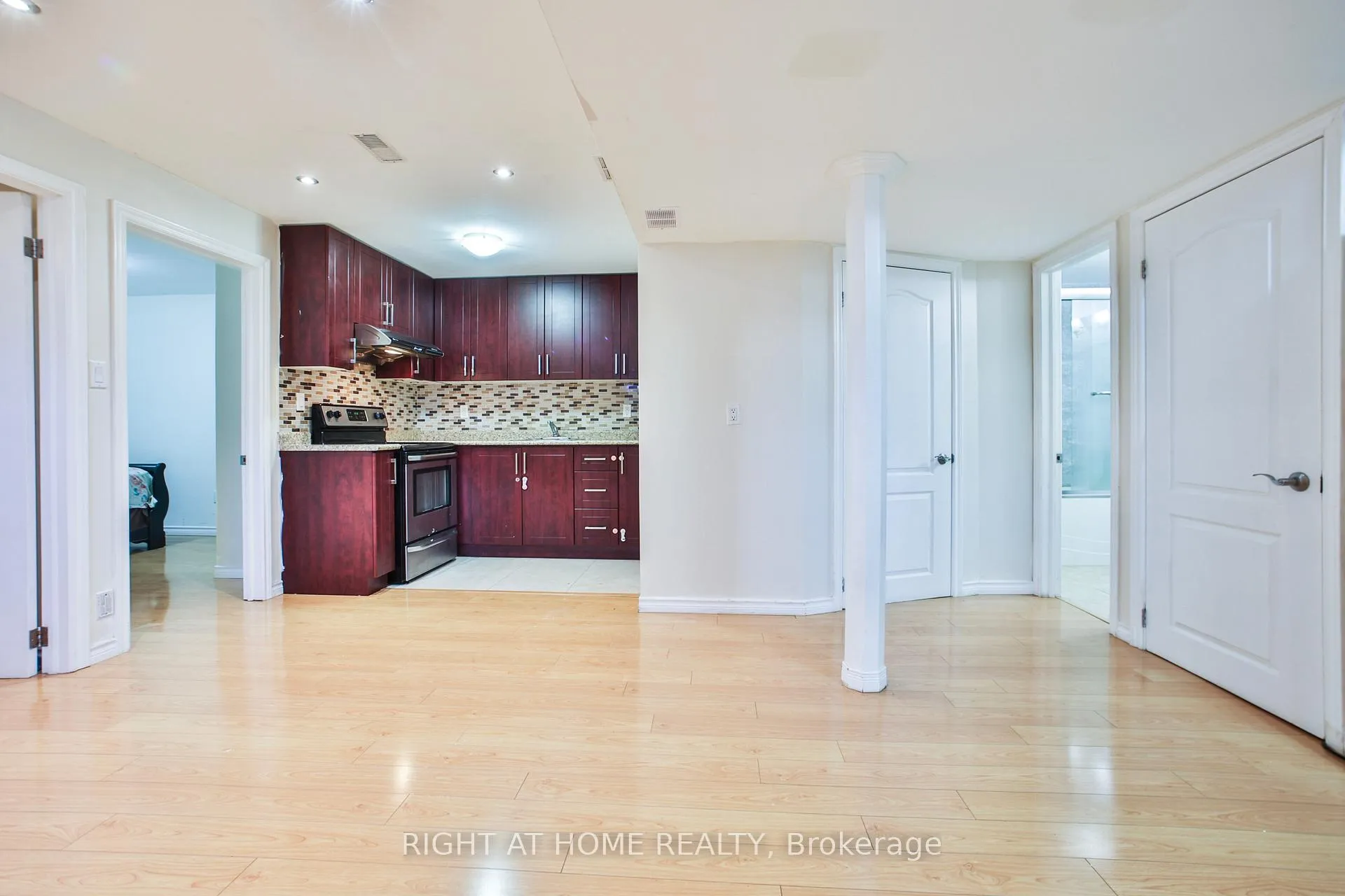 Photo 8 of Unit LOWER, 33 Wasaga Road, Brampton, Credit Valley — HOMEH