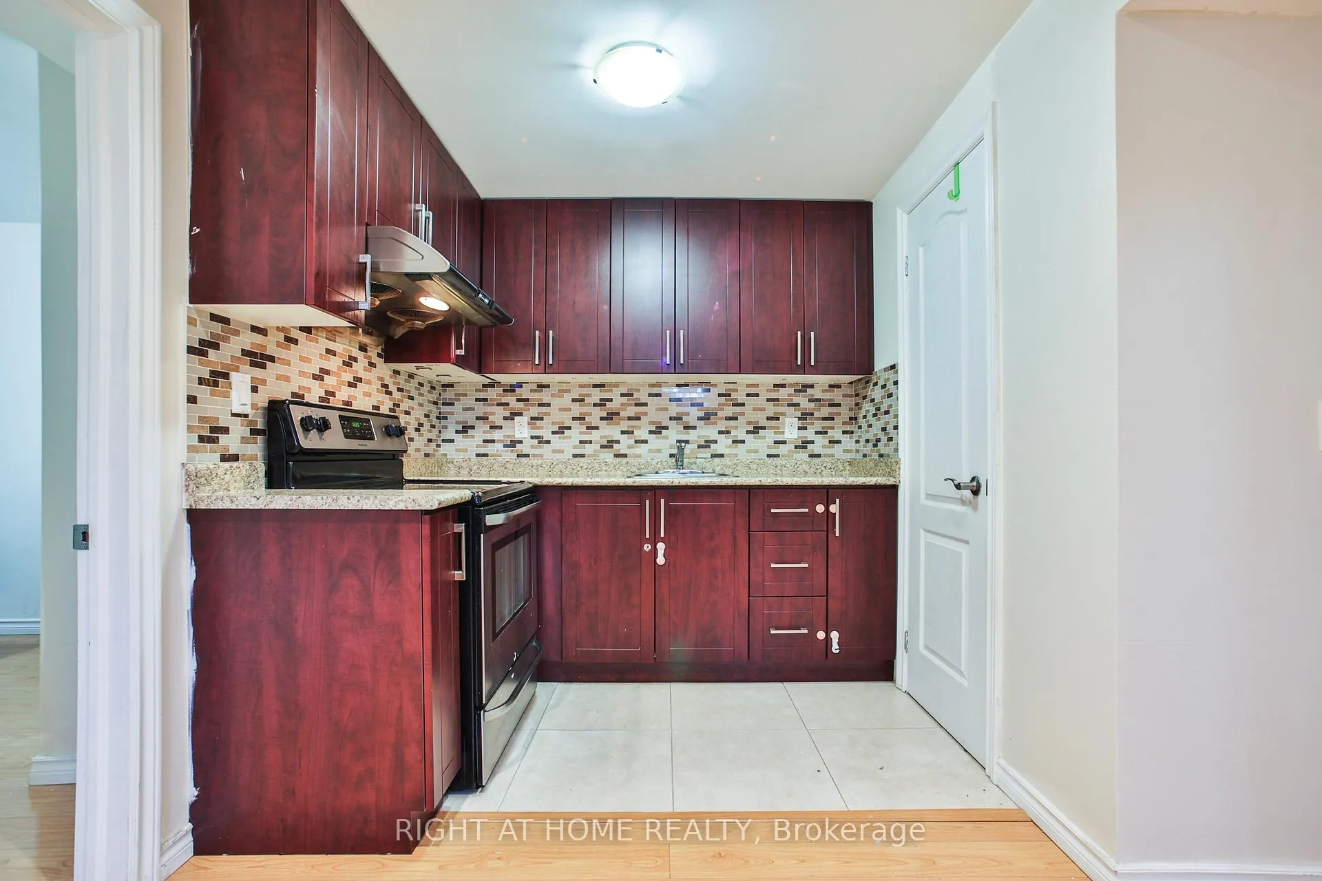 Photo 14 of Unit LOWER, 33 Wasaga Road, Brampton, Credit Valley — HOMEH