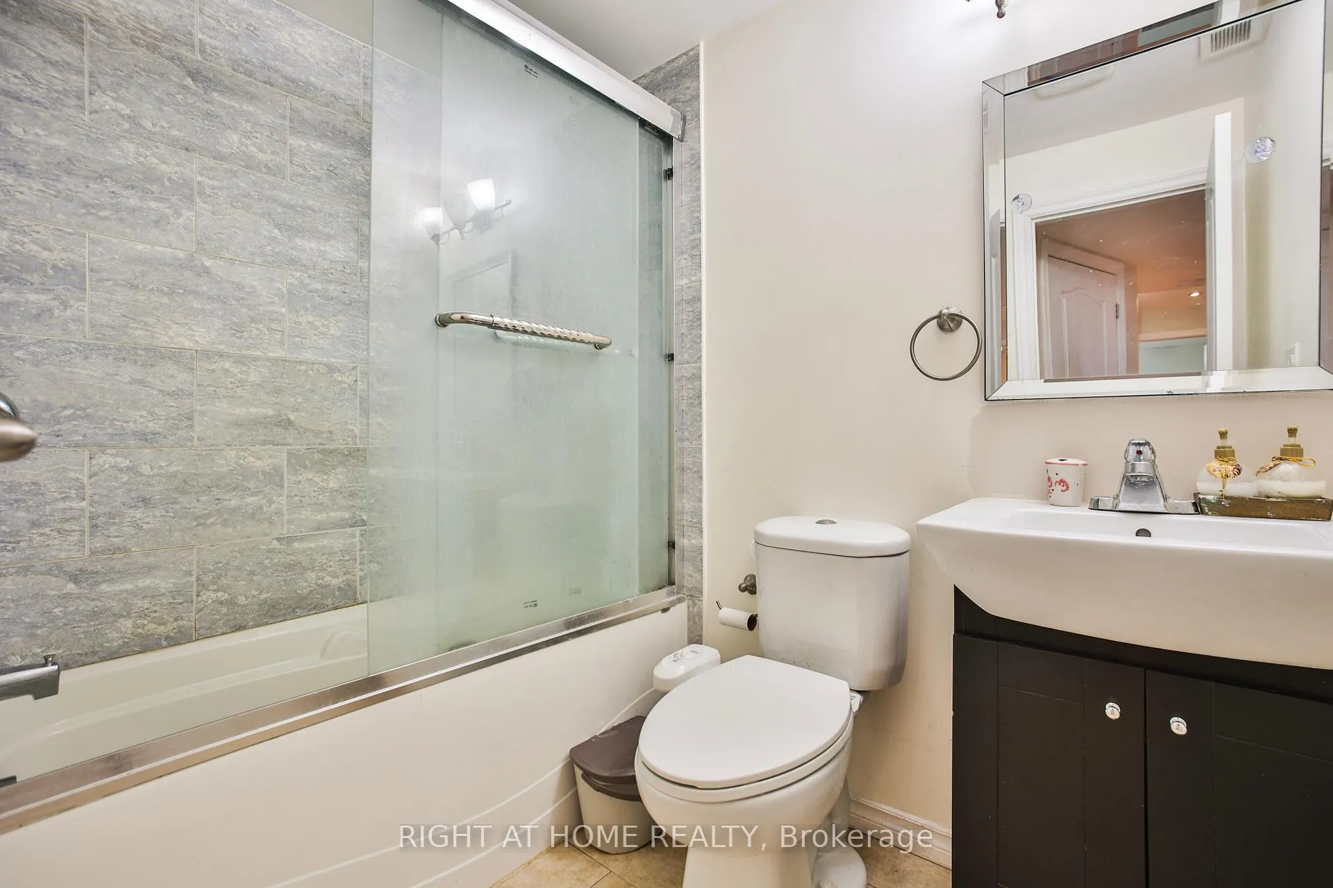 Photo 18 of Unit LOWER, 33 Wasaga Road, Brampton, Credit Valley — HOMEH