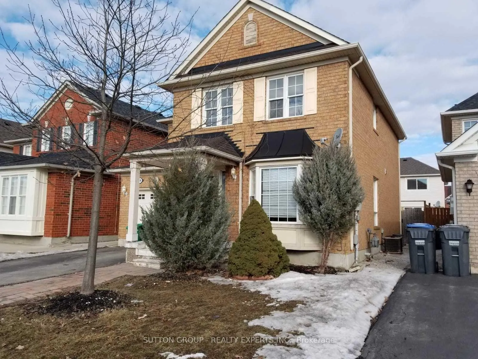 Photo 2 of 69 Botavia Downs Drive, Brampton, Fletcher's Meadow — HOMEH