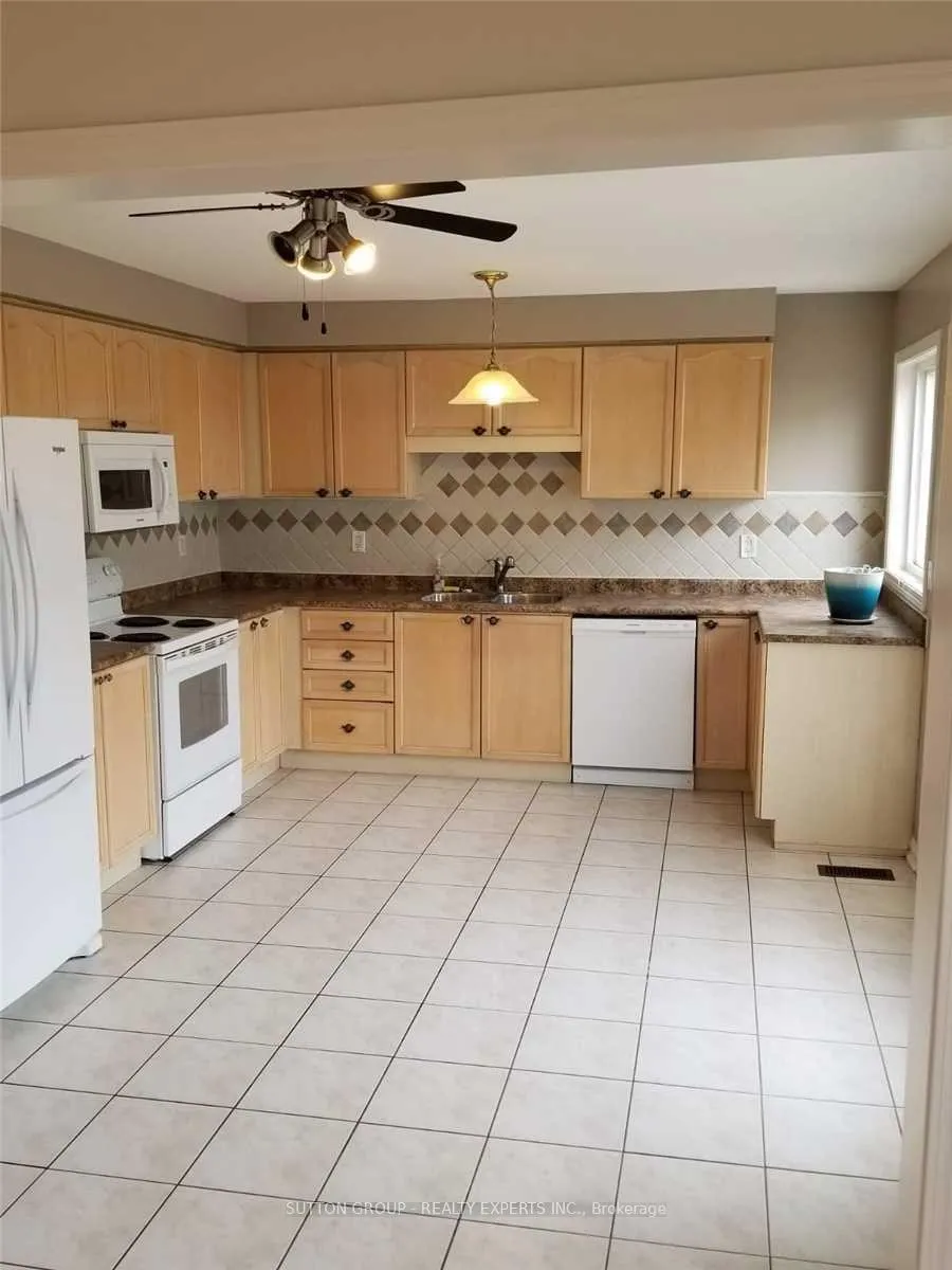 Photo 7 of 69 Botavia Downs Drive, Brampton, Fletcher's Meadow — HOMEH