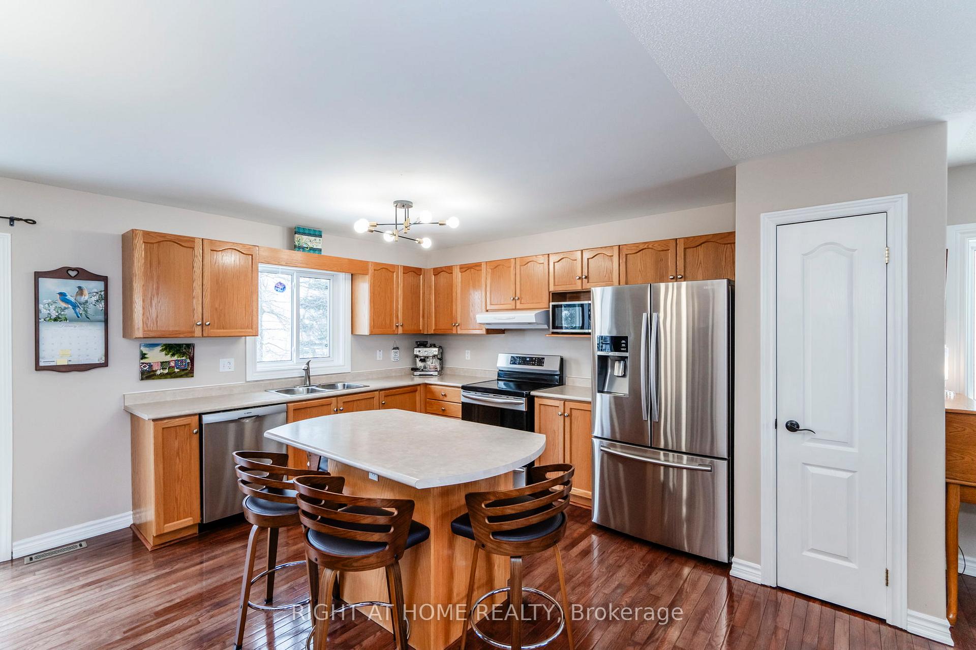 Photo 10 of 77 Armeda Clow Crescent, Essa, Angus — HOMEH