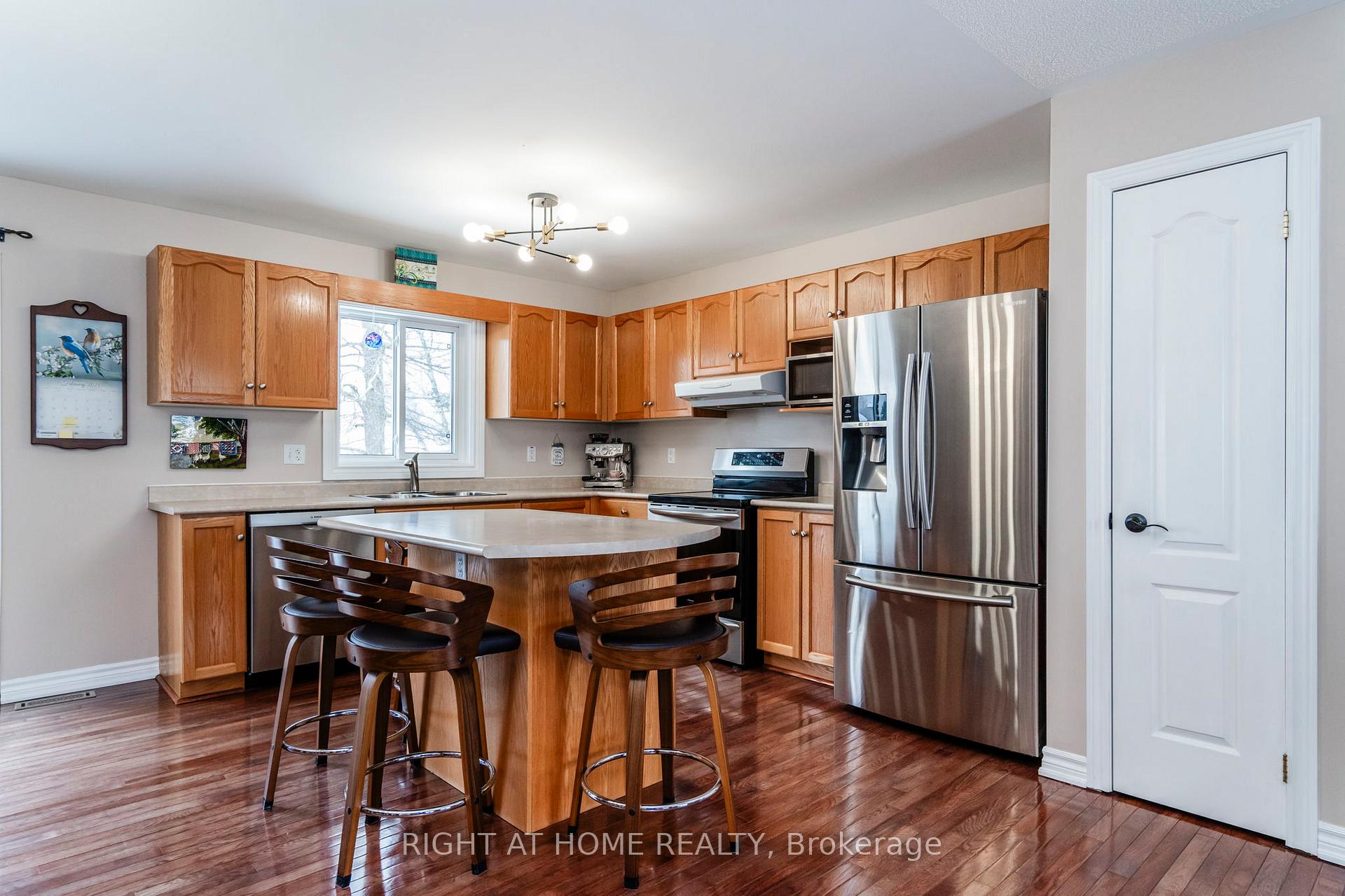 Photo 14 of 77 Armeda Clow Crescent, Essa, Angus — HOMEH