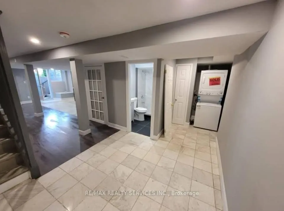 Photo 2 of 30 Sweet Bria Lane, Brampton, Snelgrove — HOMEH