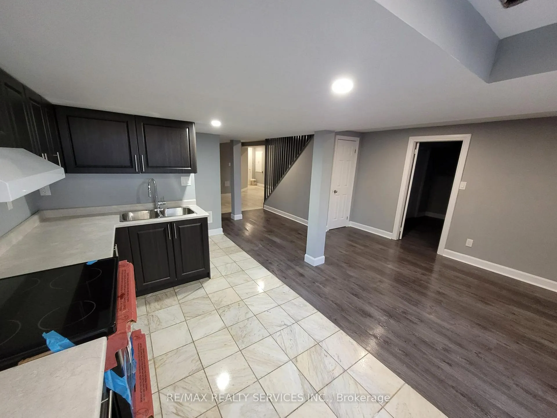 Photo 4 of 30 Sweet Bria Lane, Brampton, Snelgrove — HOMEH