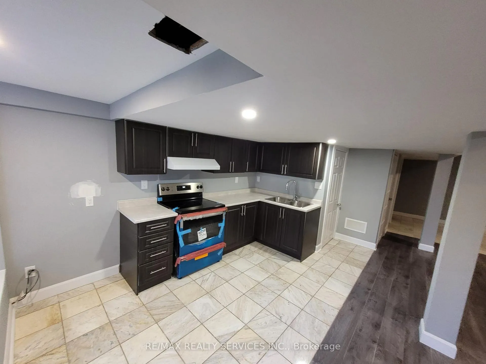 Photo 5 of 30 Sweet Bria Lane, Brampton, Snelgrove — HOMEH