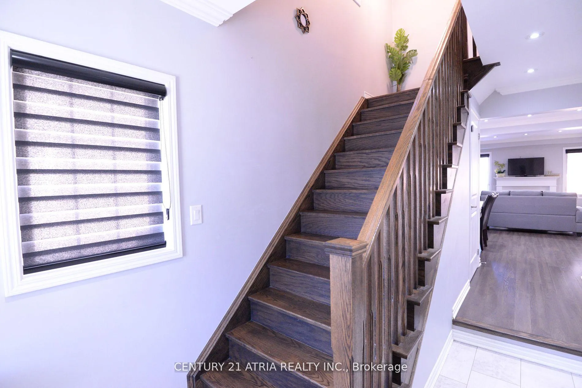 Photo 2 of 2440 Moonlight Crescent, Pickering, Rural Pickering — HOMEH
