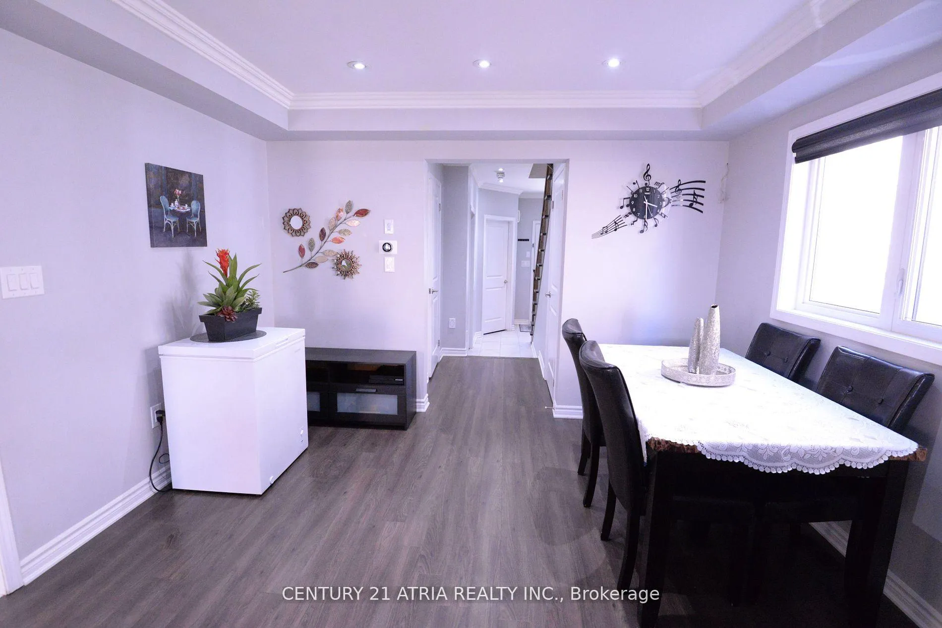 Photo 5 of 2440 Moonlight Crescent, Pickering, Rural Pickering — HOMEH