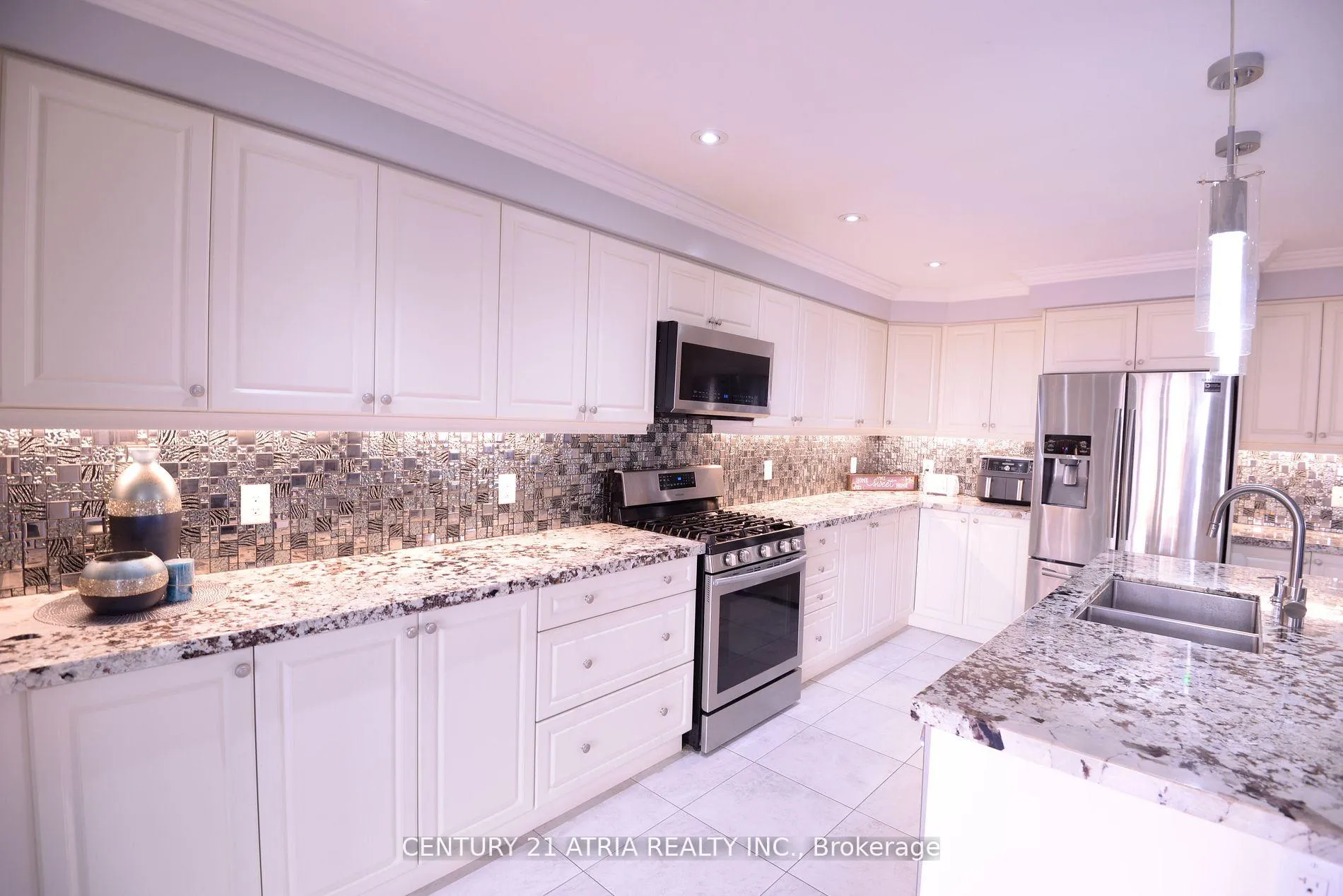 Photo 10 of 2440 Moonlight Crescent, Pickering, Rural Pickering — HOMEH