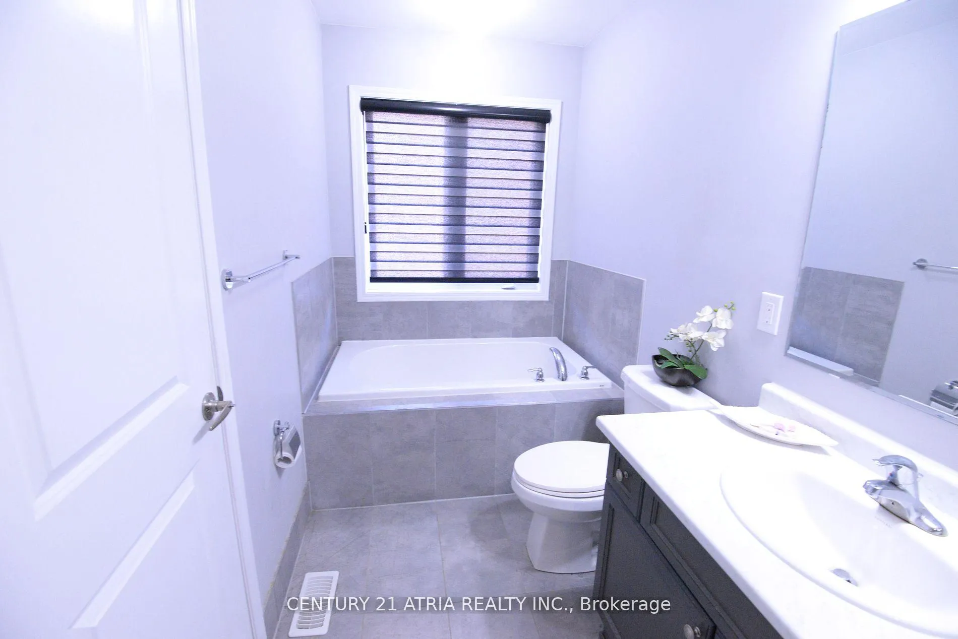 Photo 18 of 2440 Moonlight Crescent, Pickering, Rural Pickering — HOMEH