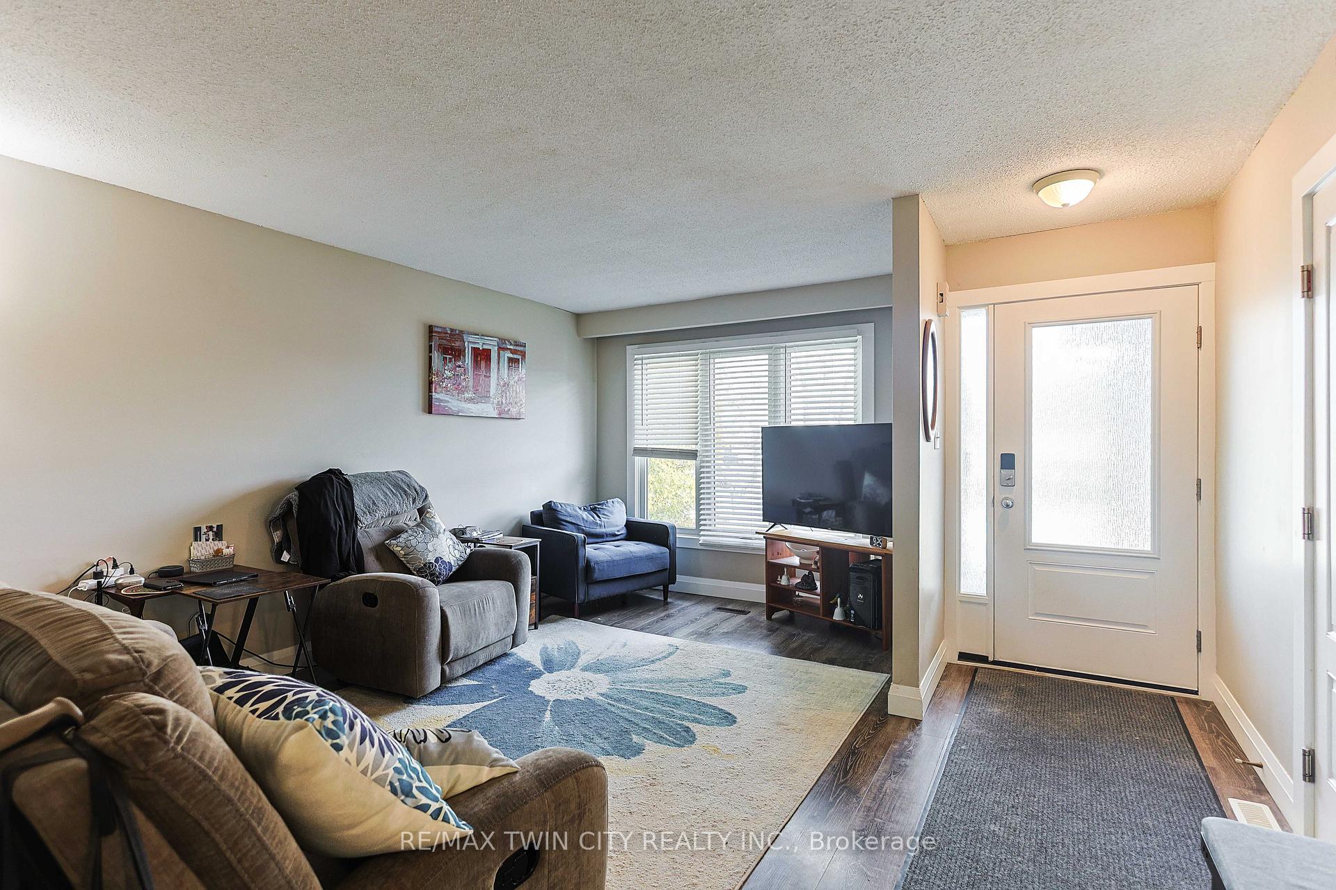 Photo 4 of 22 Telfer Court, Brant, Paris — HOMEH