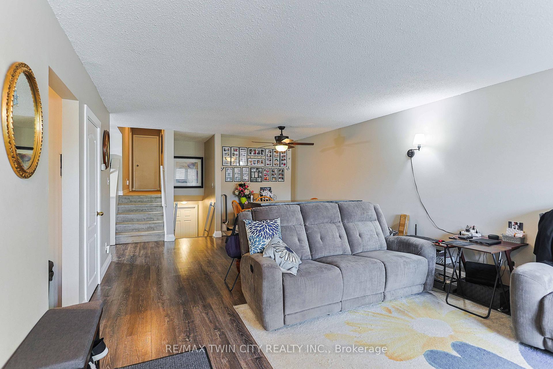 Photo 6 of 22 Telfer Court, Brant, Paris — HOMEH