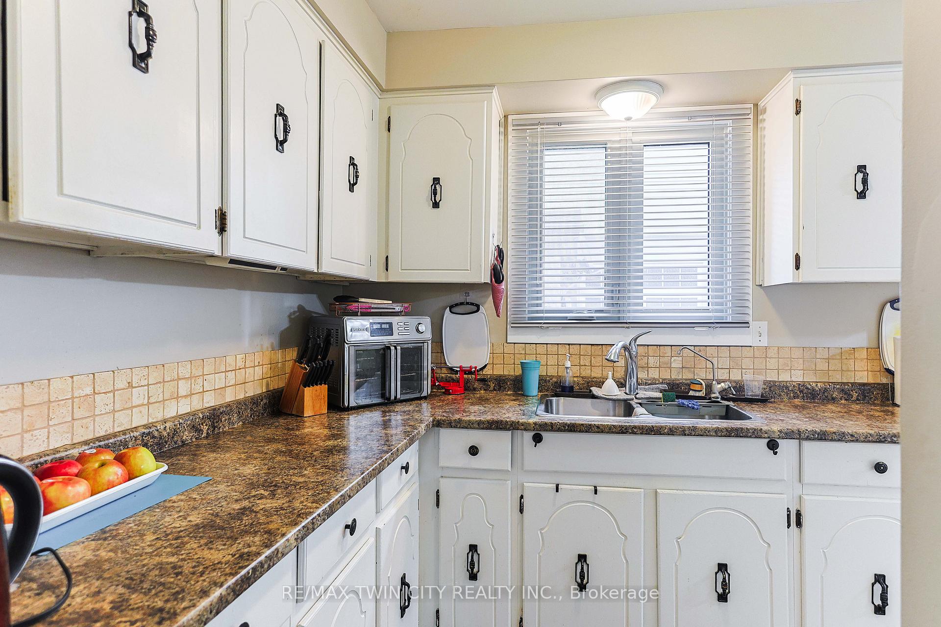 Photo 7 of 22 Telfer Court, Brant, Paris — HOMEH