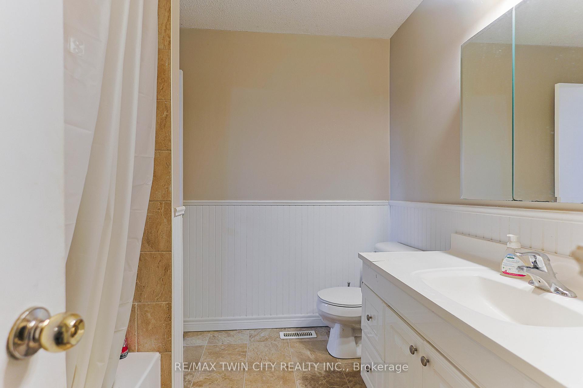 Photo 16 of 22 Telfer Court, Brant, Paris — HOMEH
