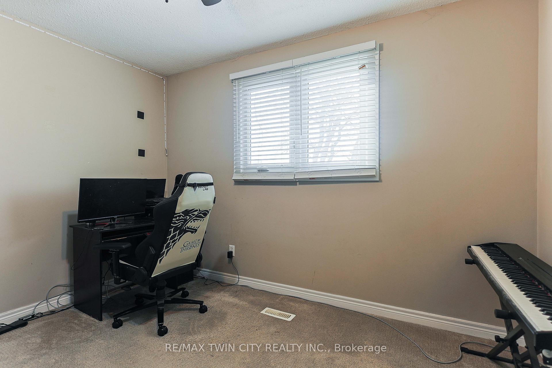 Photo 18 of 22 Telfer Court, Brant, Paris — HOMEH