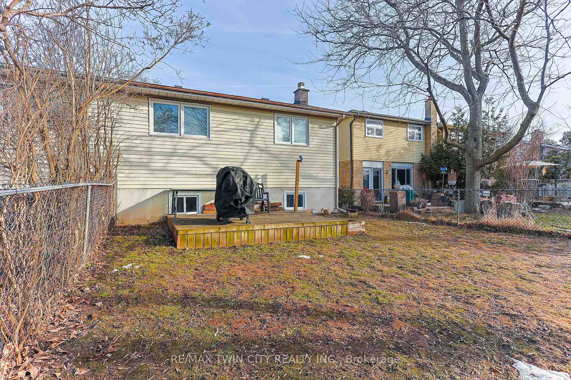 Photo 27 of 22 Telfer Court, Brant, Paris — HOMEH