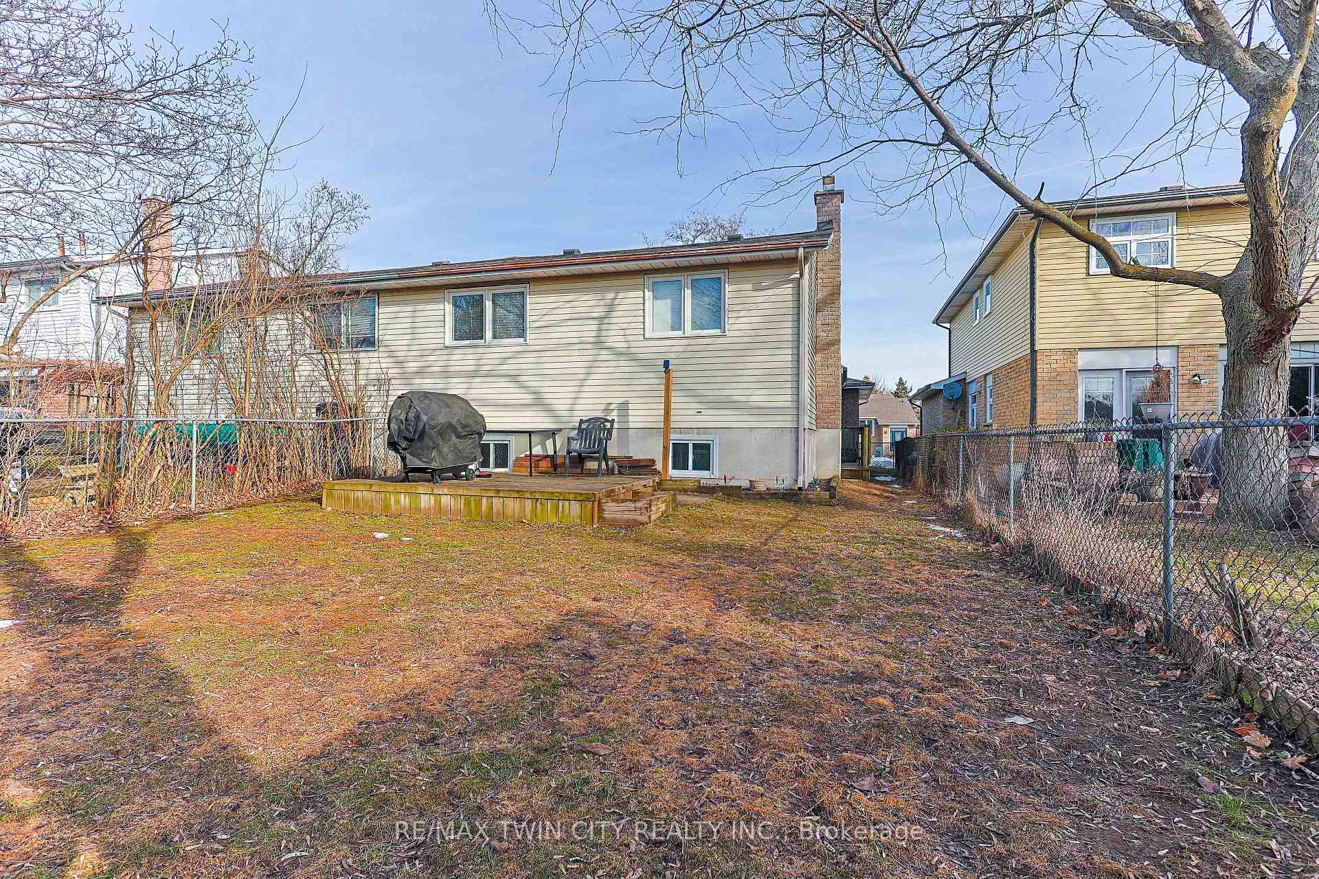 Photo 28 of 22 Telfer Court, Brant, Paris — HOMEH