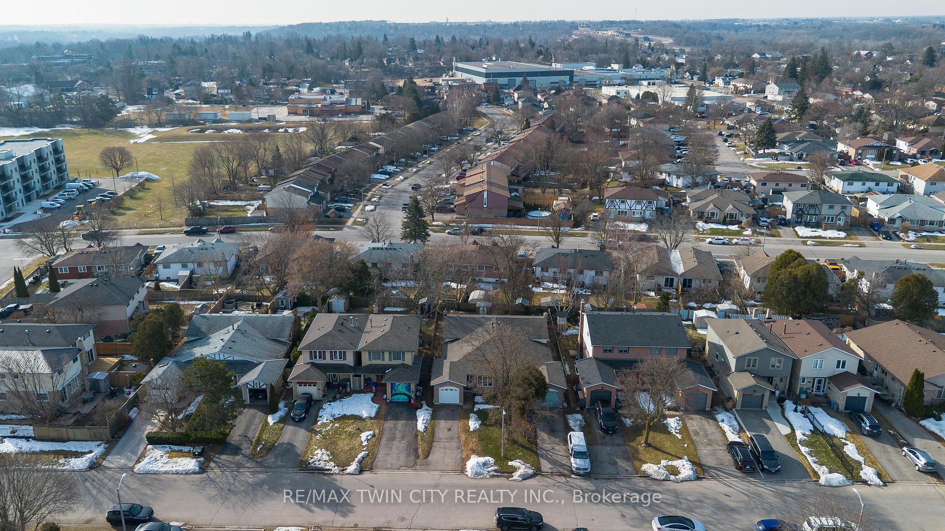 Photo 31 of 22 Telfer Court, Brant, Paris — HOMEH