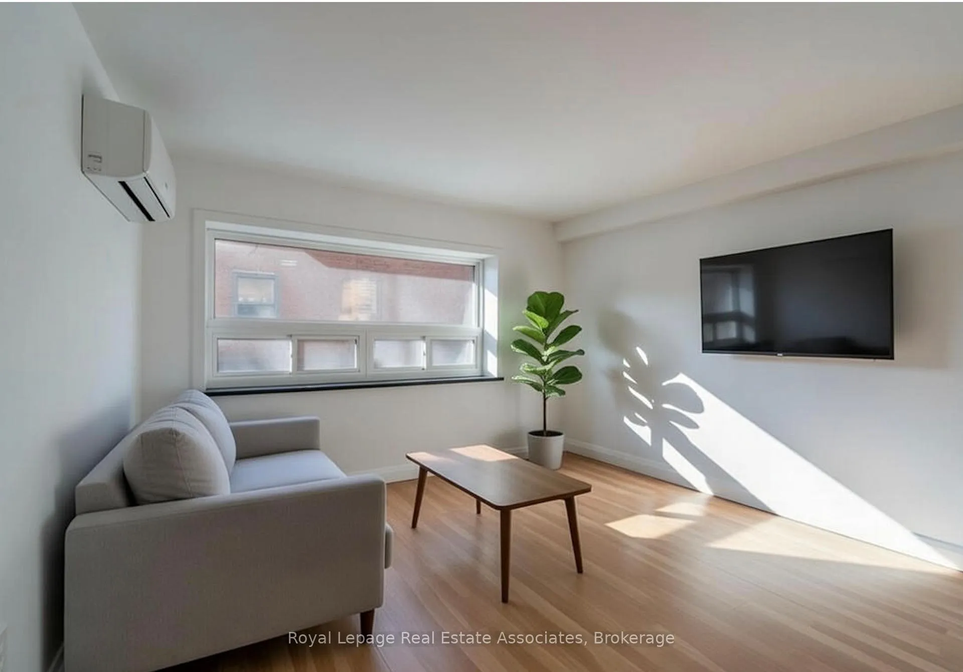 Front of Unit 8, 122 Victoria Avenue N