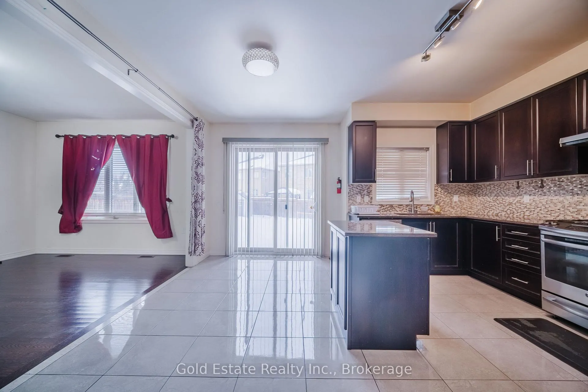 Photo 11 of 69 Blackberry Valley Crescent, Caledon, Rural Caledon — HOMEH
