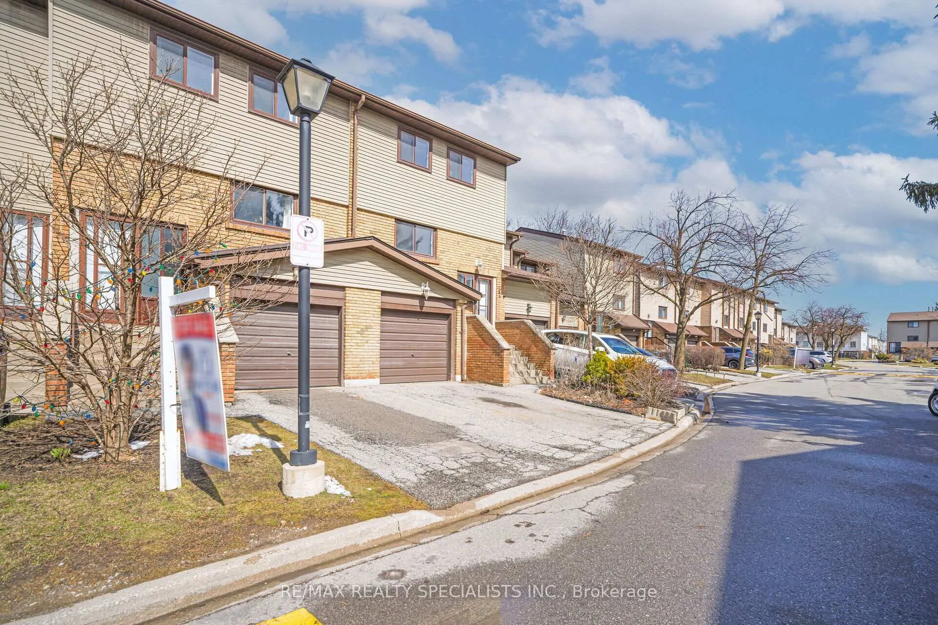 Photo 2 of 46 Carleton Place, Brampton, Bramalea West Industrial — HOMEH