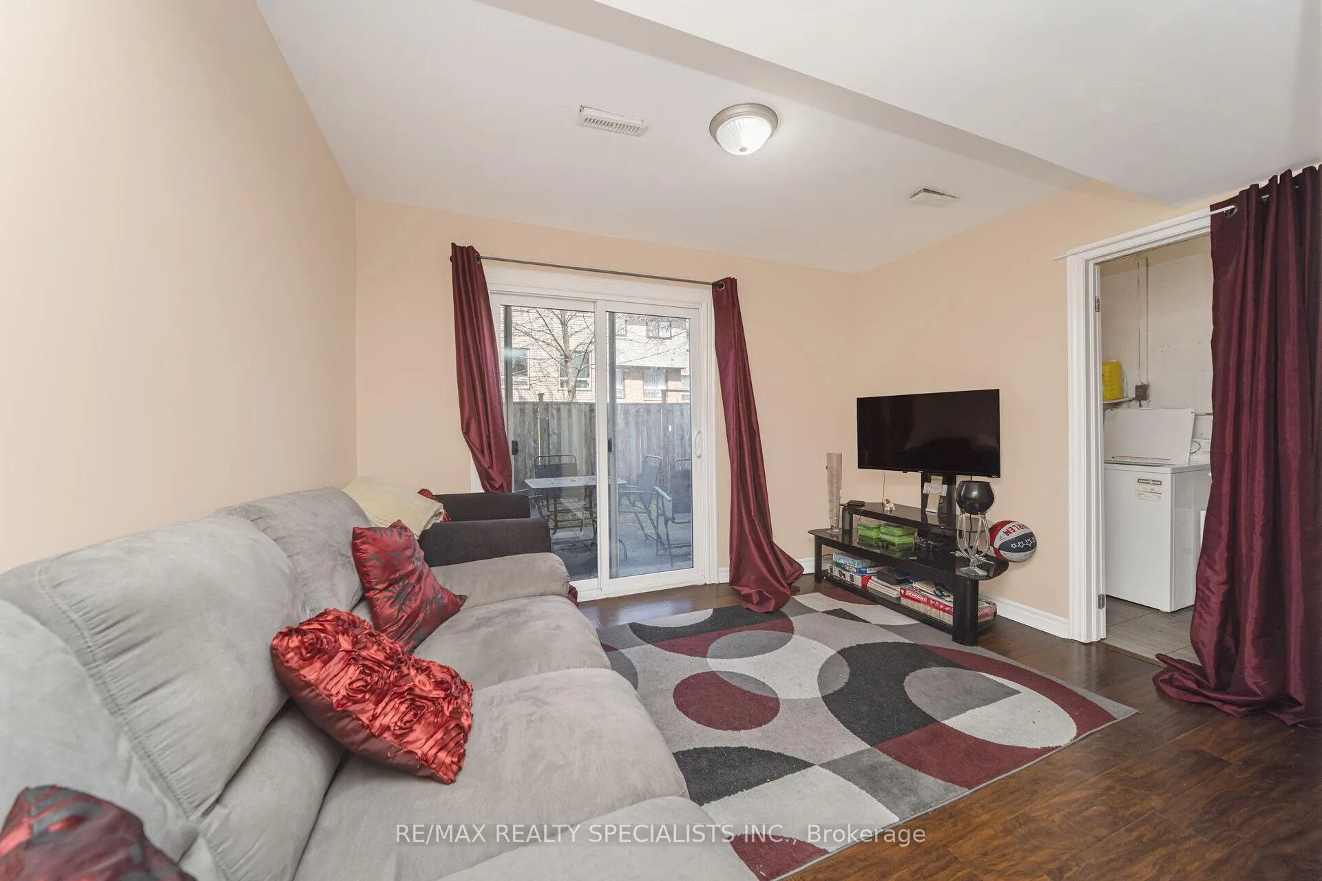 Photo 10 of 46 Carleton Place, Brampton, Bramalea West Industrial — HOMEH
