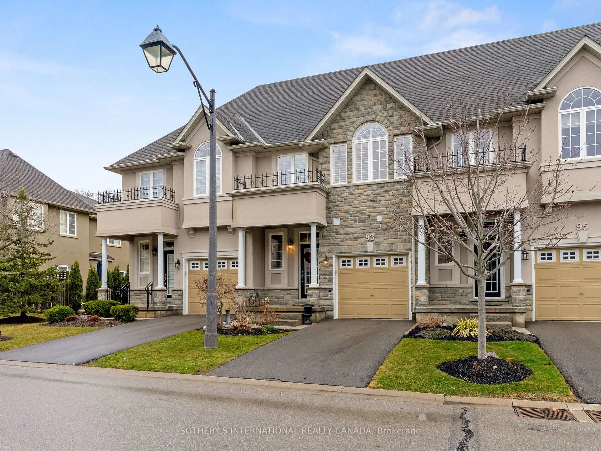 Photo 2 of 93 Forest Valley Crescent, Hamilton, Dundas — HOMEH