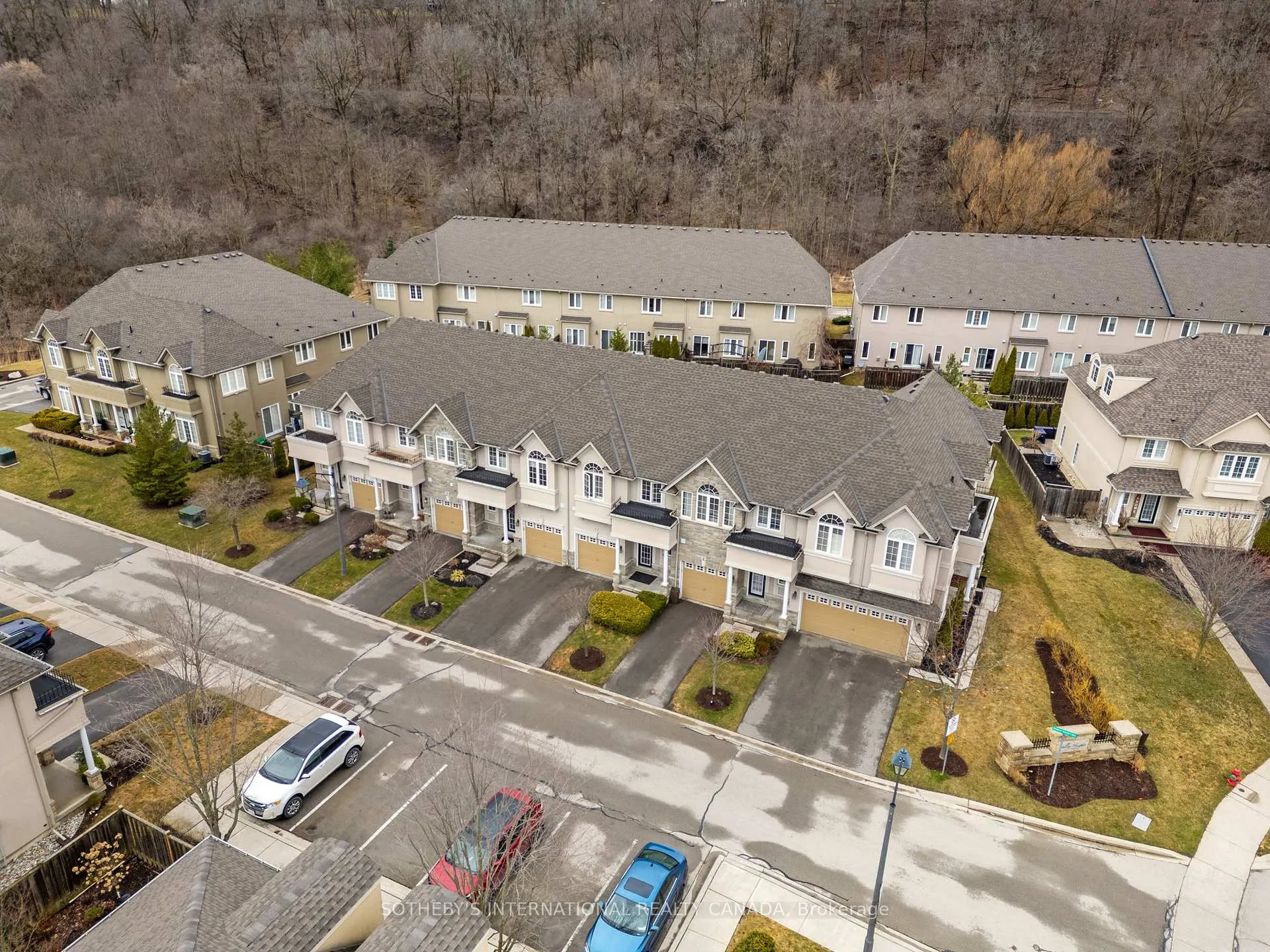 Photo 5 of 93 Forest Valley Crescent, Hamilton, Dundas — HOMEH