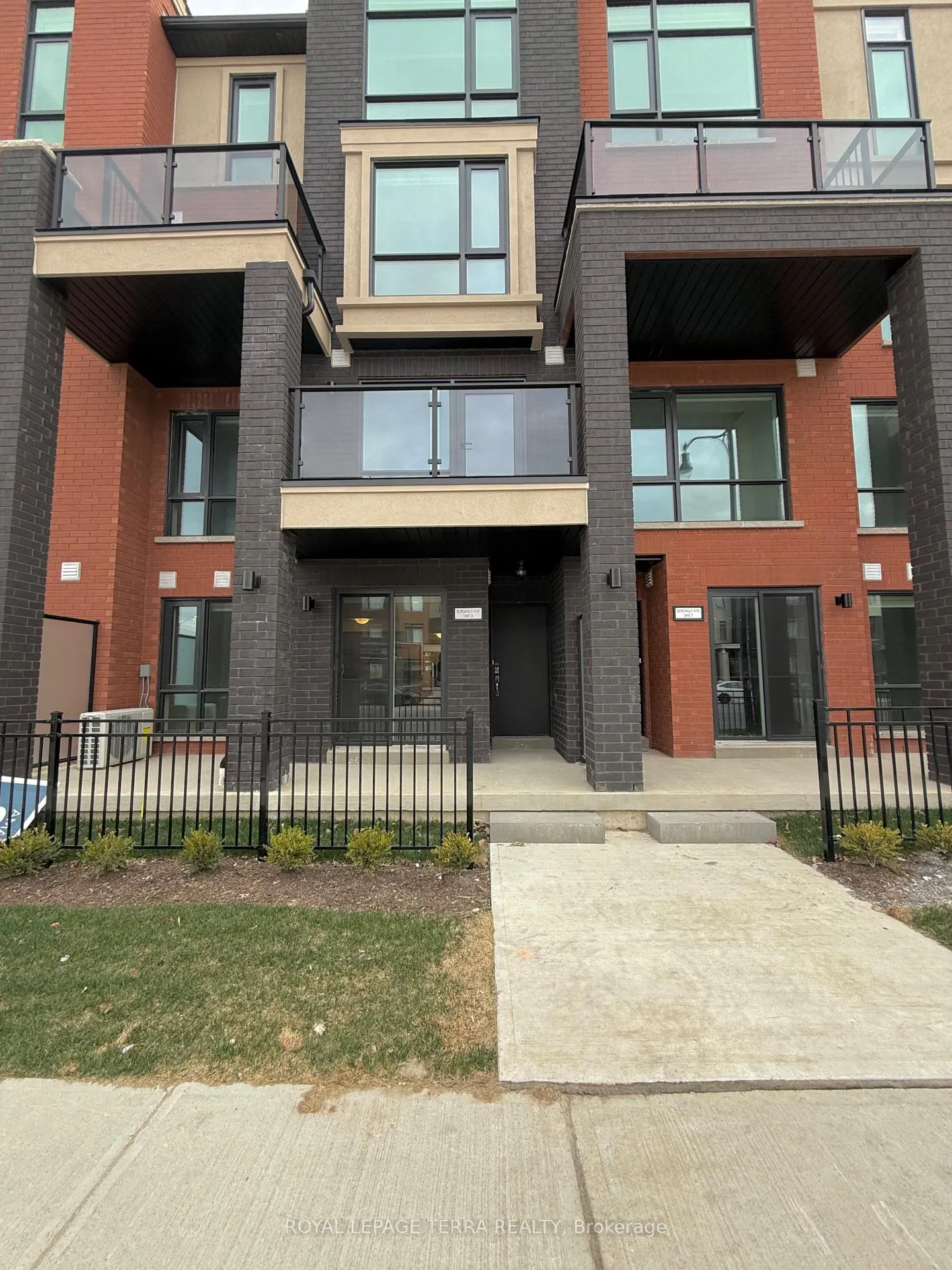Photo 2 of Unit 3, 35 Romilly Avenue, Brampton, Northwest Brampton — HOMEH