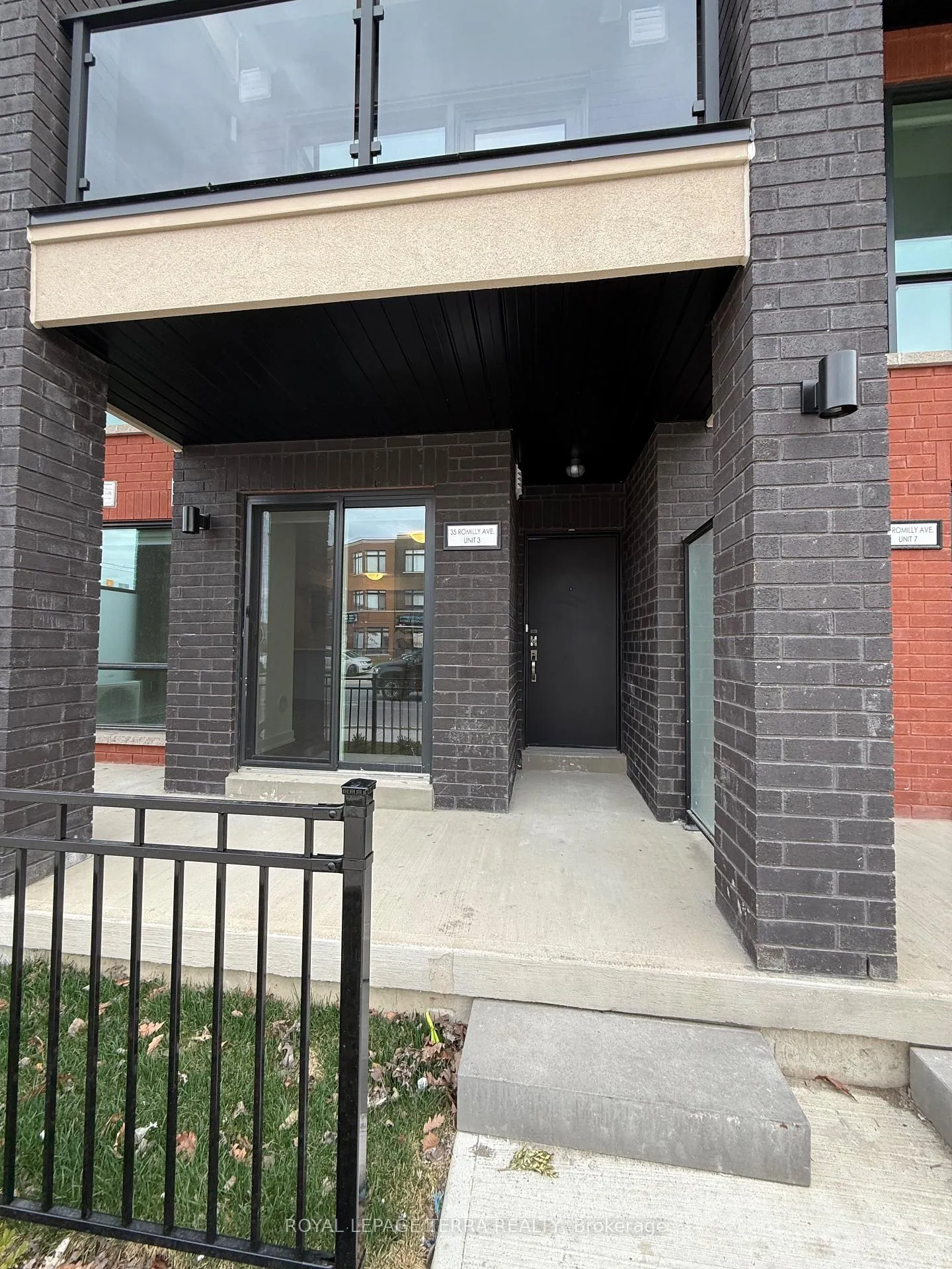 Photo 3 of Unit 3, 35 Romilly Avenue, Brampton, Northwest Brampton — HOMEH