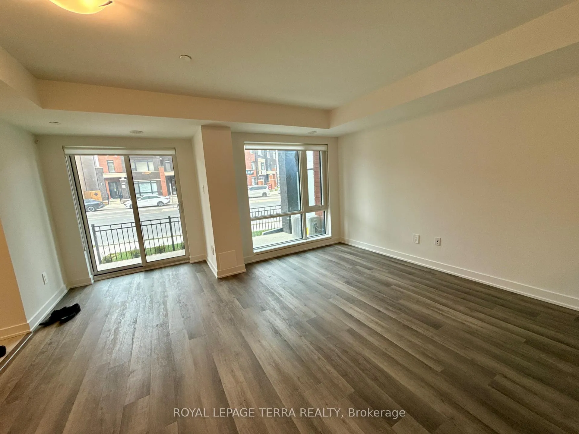 Photo 4 of Unit 3, 35 Romilly Avenue, Brampton, Northwest Brampton — HOMEH