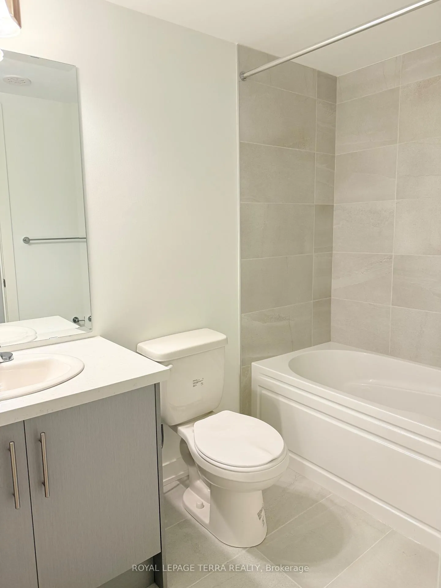 Photo 11 of Unit 3, 35 Romilly Avenue, Brampton, Northwest Brampton — HOMEH