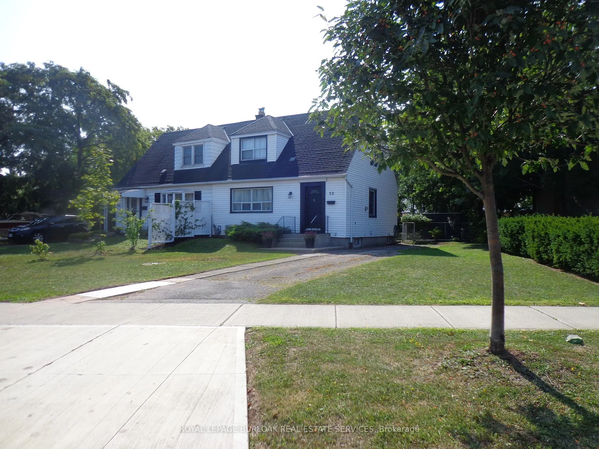 Photo 2 of 32 Grimsby Avenue, Hamilton, McQuesten — HOMEH