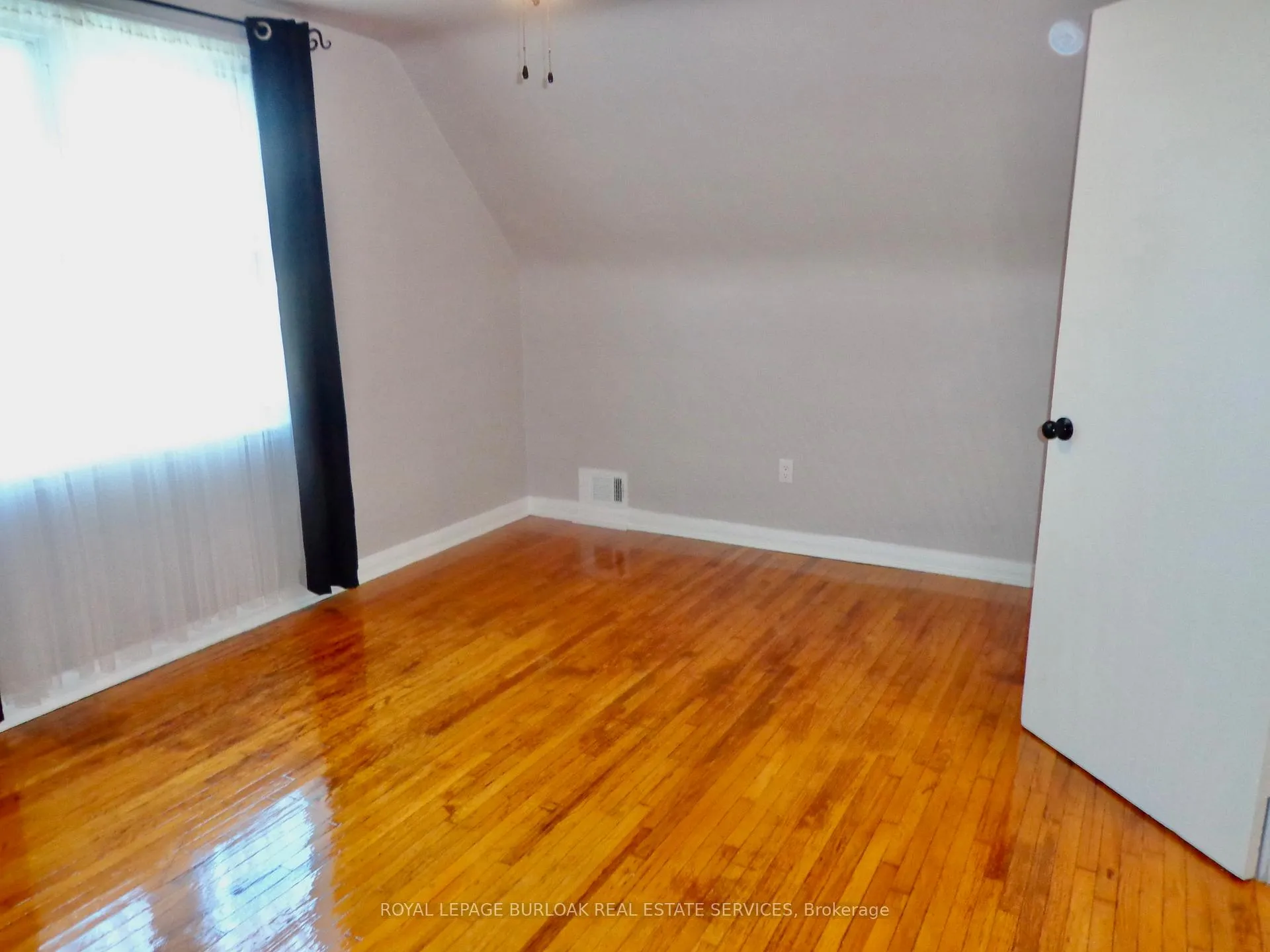 Photo 28 of 32 Grimsby Avenue, Hamilton, McQuesten — HOMEH